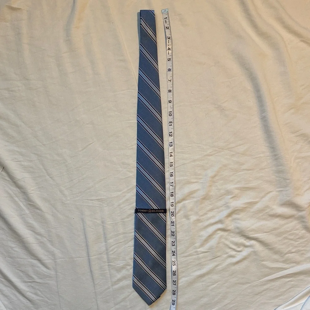 NWT Tommy Hilfiger Silk Formal Necktie Officewear Navy White